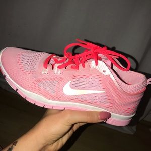 Nike running shoes women size 7 new never worn